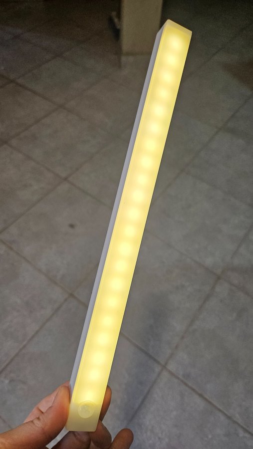 Luz led recargable con sensor