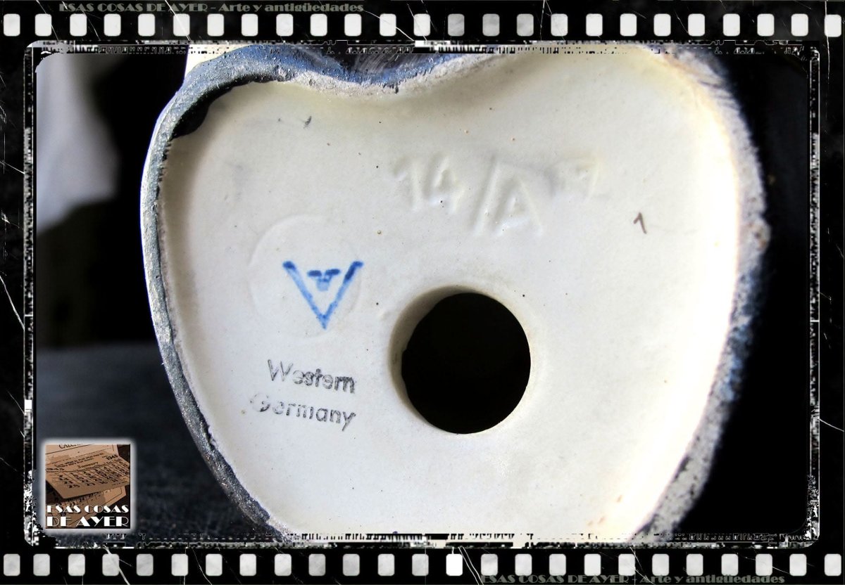 Antigua figura Goebel / Hummel "Book Worm Boy", foto 3 de 3