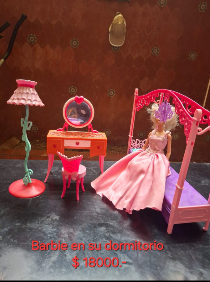 Muñeca Barbie en su dormitorio