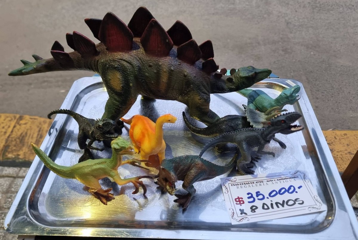 8 Muñecos de dinosaurios