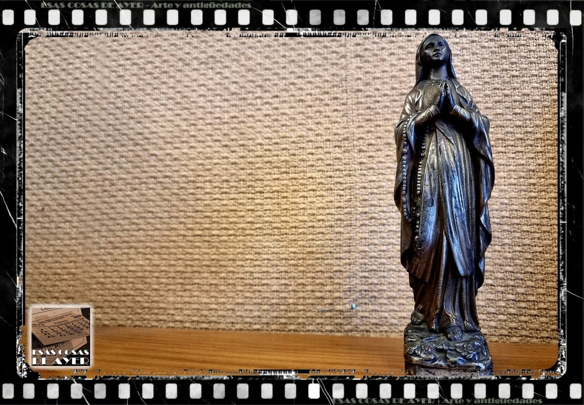 Magnifica figura de la Virgen de Lourdes en bronce plateado de Dominique Alonzo