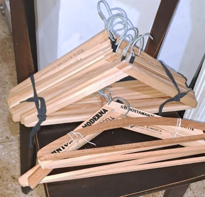 Perchas de Madera "Muy buen estado"