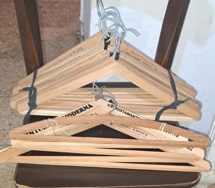 Perchas de Madera "Muy buen estado", foto 2 de 3