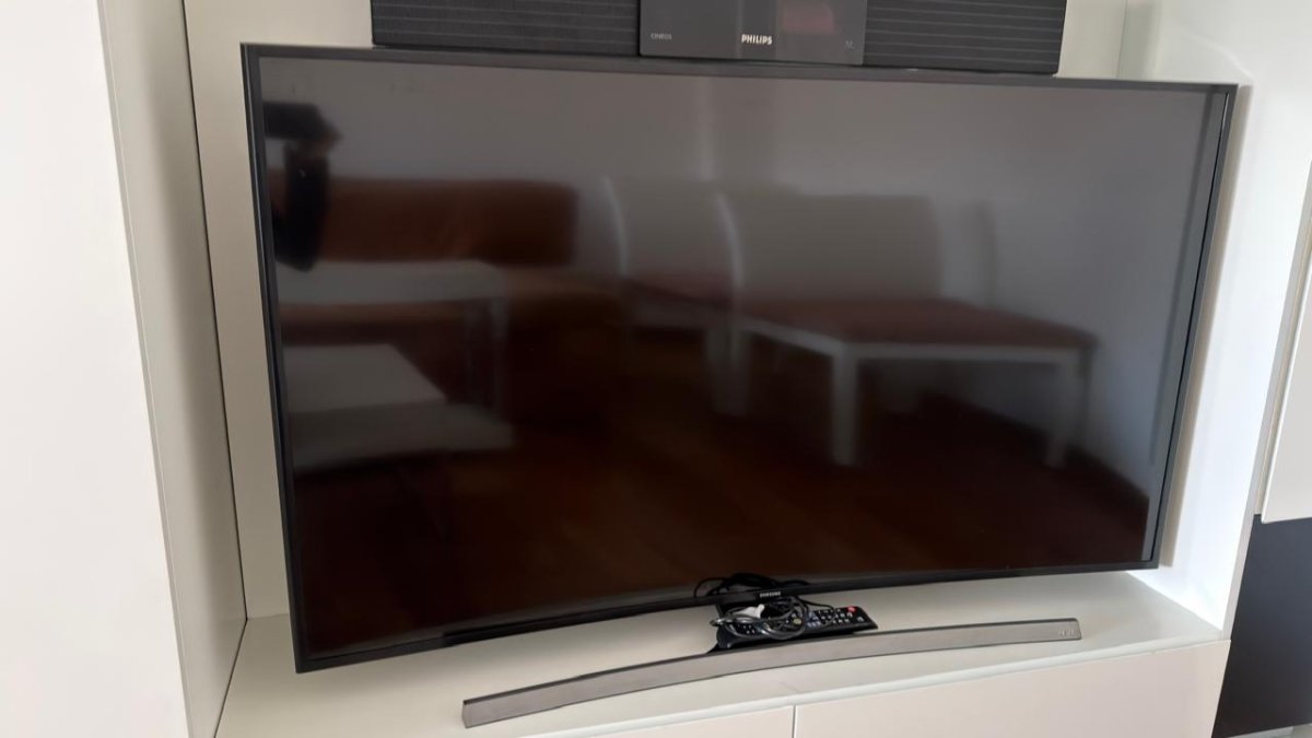 Smart TV Samsung 55" Curvo 4K UHD Modelo UN55JU6700 - Con Control - Impecable