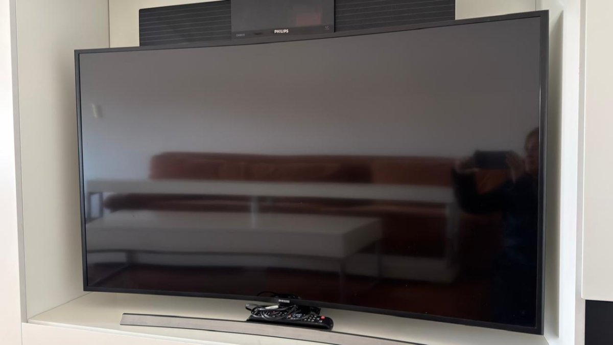 Smart TV Samsung 55" Curvo 4K UHD Modelo UN55JU6700 - Con Control - Impecable, foto 3 de 3