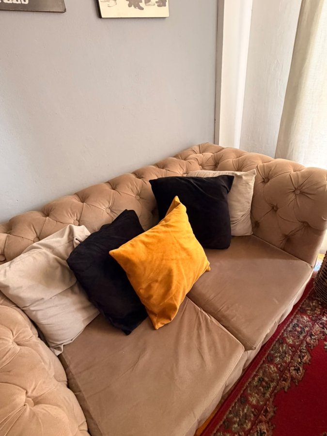 Sillón Chesterfield 2 cuerpos y mesita ratona redonda., foto 2 de 3