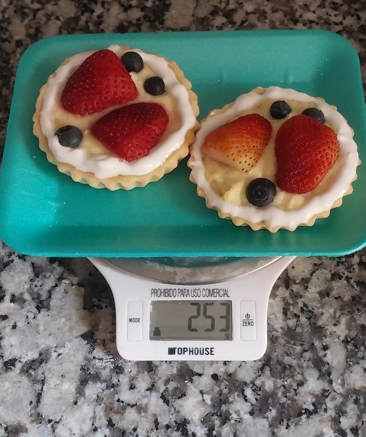 Tartaletas con crema pastelera y frutillas, foto 3 de 3
