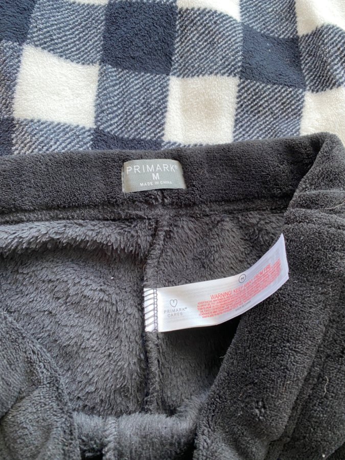 Nuevo Pijama de felpa para hombre. Talle M, foto 2 de 3