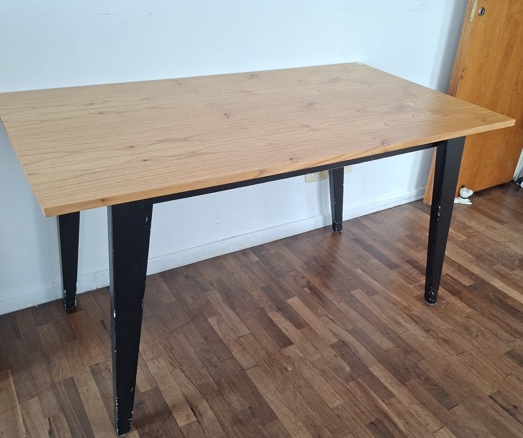 LIQUIDO POR MUDANZA - Mesa de Comedor + 2 sillas de regalo