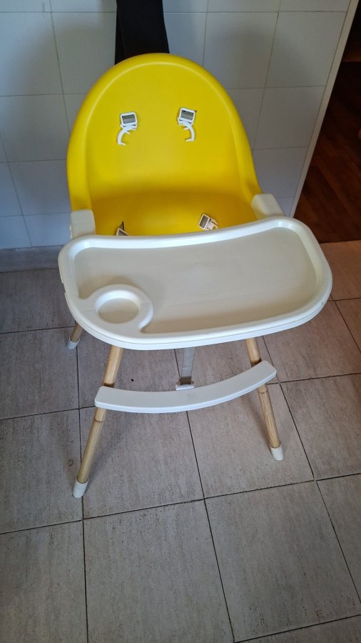 EN VENTA POR MUDANZA - SILLA DE COMER