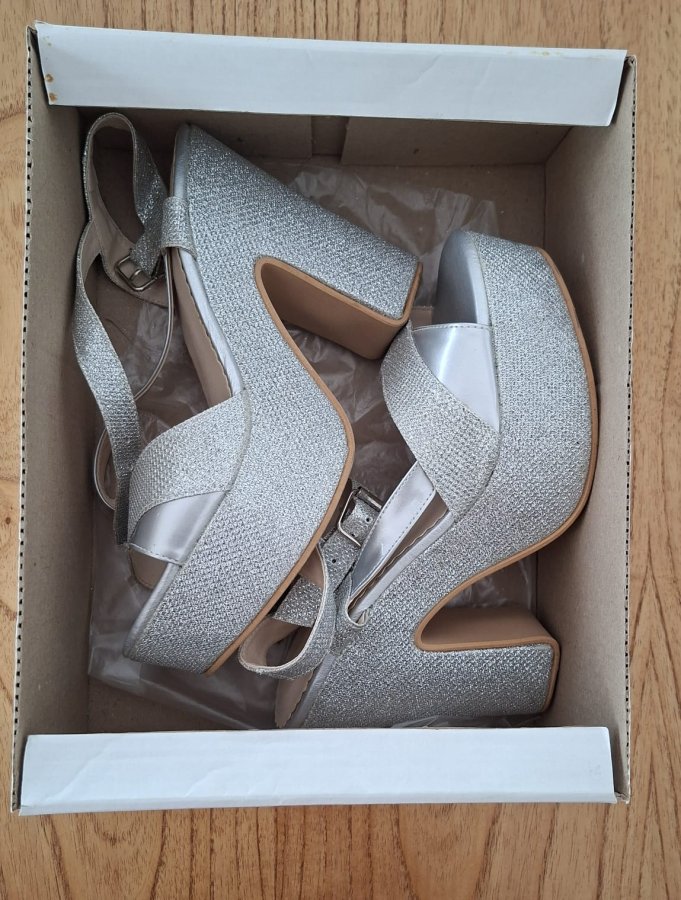 SANDALIAS EN VENTA, foto 2 de 2