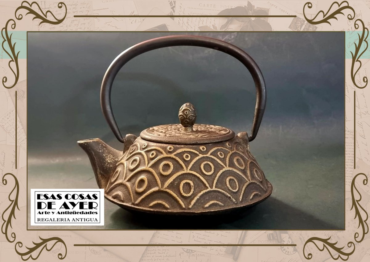 Tetera oriental de hierro con filtro infusor