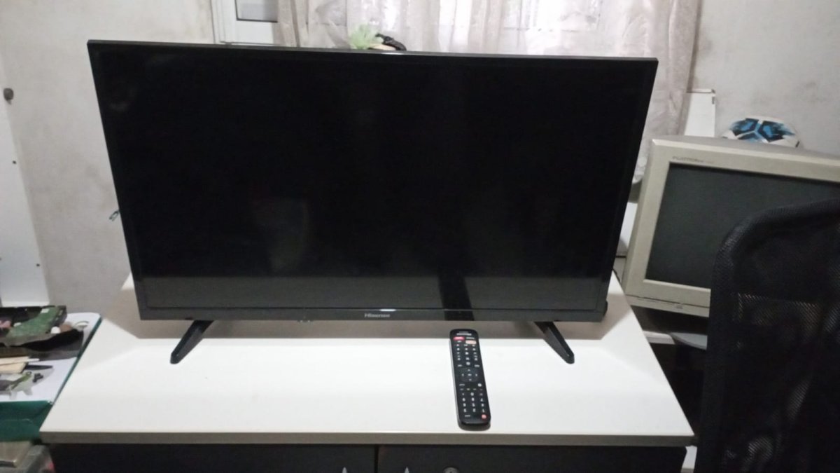 📺 Smart TV Hisense 32" H3218HS – WiFi + Control + Soporte de pared, foto 2 de 3